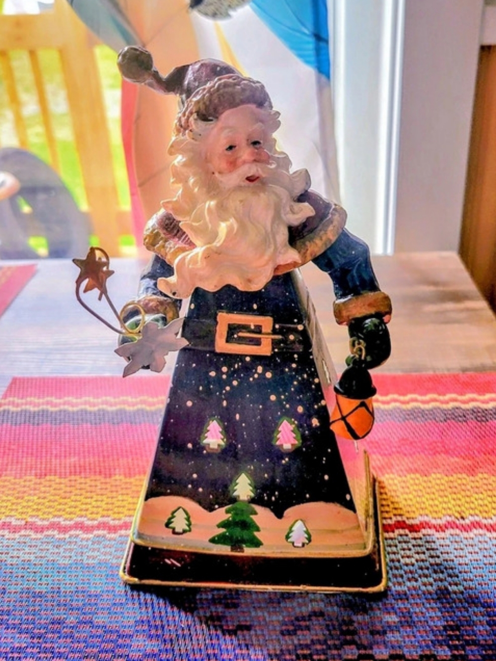 Santa Holiday Metal And Resin Figurine Decor, Blue & Red.
